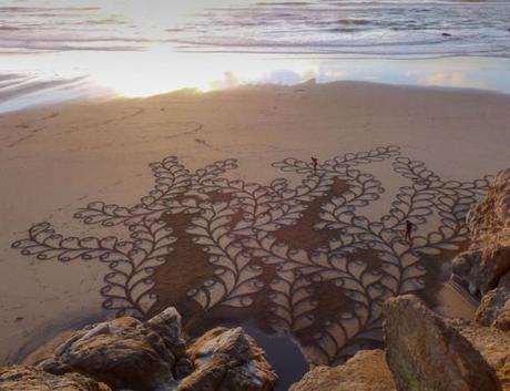 sand art sculpture dessin sable plage mogwaii (48)