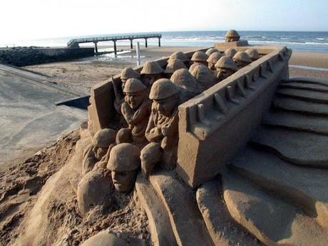 sand art sculpture dessin sable plage mogwaii (109)