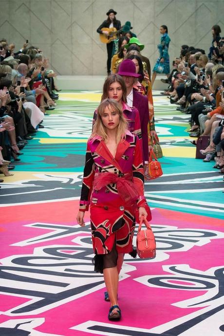 London fashion week : Le défilé arty de Christopher Bailey pour Burberry Prorsum...