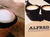 Alfred Coffee Chicken sert expressos dans cône biscuit fait chocolat