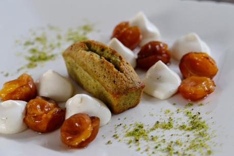 Financier aux pistaches compotée de mirabelles crème légère à la vanille