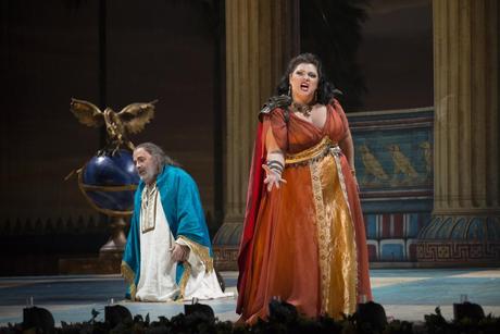 La première de Nabucco à l’Opéra de Montréal et sa virée Verdi dans le busOpéra, la soprano Andréanne Paquin aux I Musici et le lancement de L’Opéra, Revue québécoise d’art lyrique
