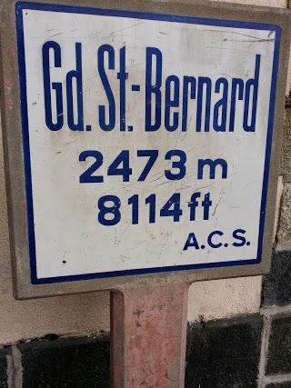 Panneau au sommet du Col du Grand-St-Bernard