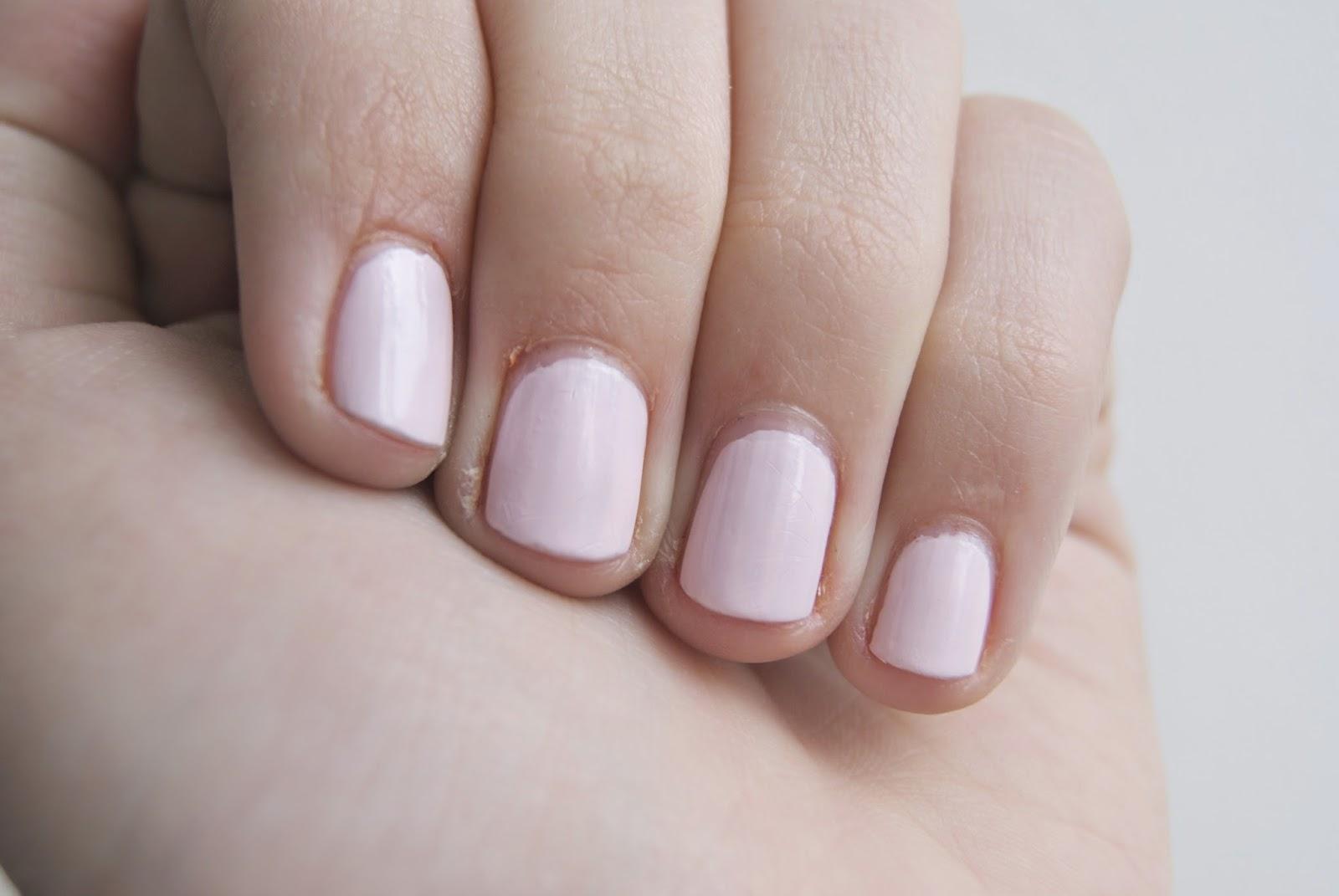 Loose your lingerie, le rose délicat de Rita Ora pour Rimmel