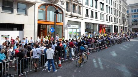 Sortie de l'iPhone 6 : files d'attente et record de vente battu