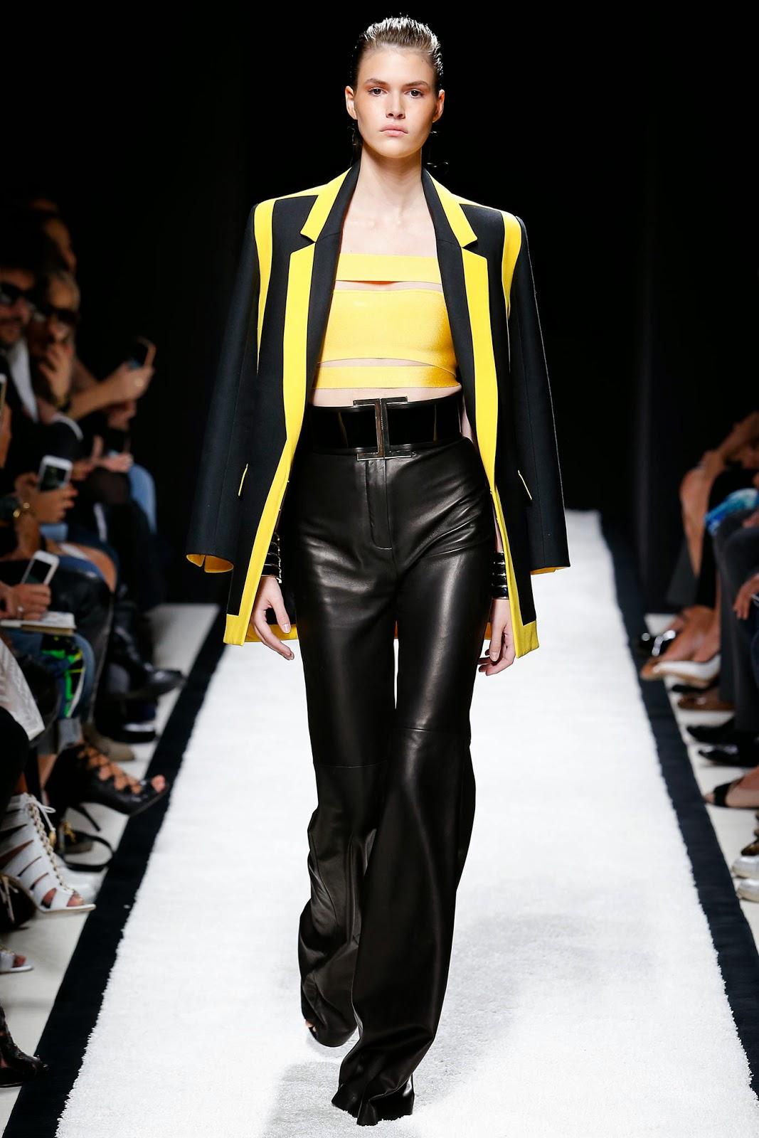 La féminité conquérante du défilé Balmain...