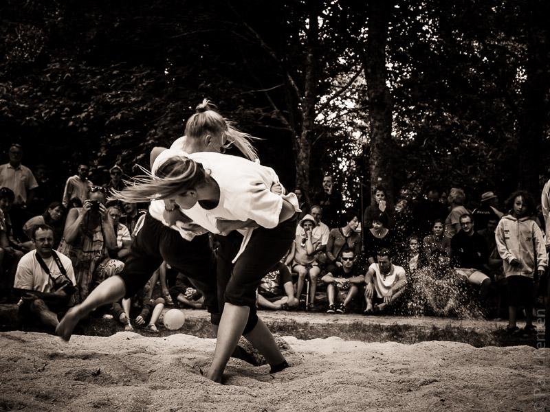 gouren à Saint Cadou en Gouesnac'h (6 photos en noir et blanc)