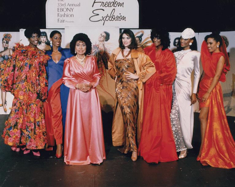Eunice-Johnson-con modelos Ebony Fashion Fair