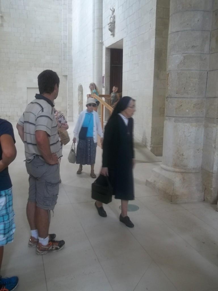 Il y a longtemps que les nonnes n'habitent plus l'abbaye : en voici une qui avait été oubliée à la fermeture, vraisemblablement... 