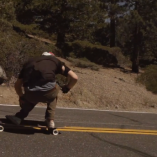 James Kelly à pleine vitesse en longboard sur route ouverte!