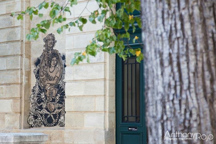 Reportage photo street s'exprime sous lustres l'Institut Culturel Bernard Magrez avec 