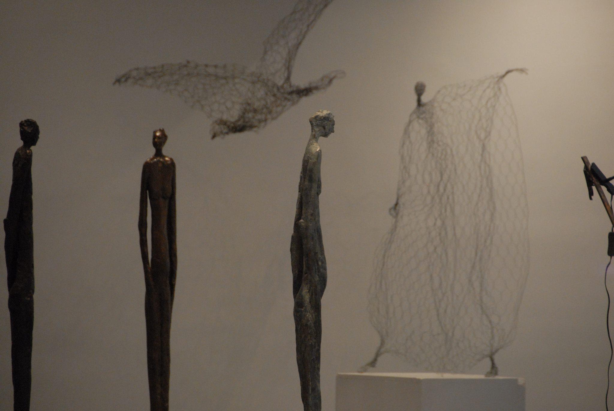 Magic Wire mesh sculptures by Pauline Ohrel