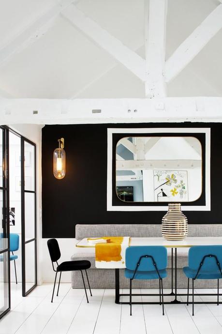 Duplex en bleu, blanc, noir et jaune par Sarah Lavoine