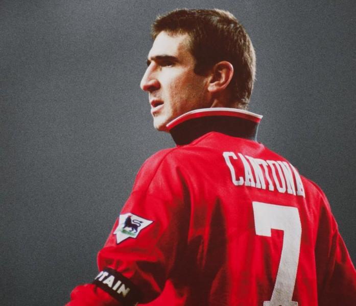 Faut-il relever son col à la Cantona sur un terrain de foot?