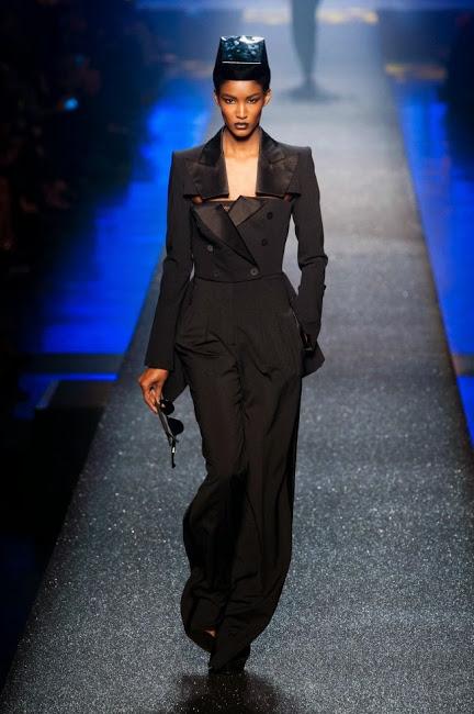 beaux vêtements de jean paul gaultier masculin féminin tailleur femme noir élégant et moderne