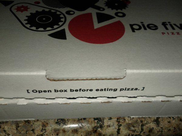 Nous avons des pizzas! ah zut je voulais du saumon beurre blanc...et le top du top ouvrez la boite avant de manger votre pizza...