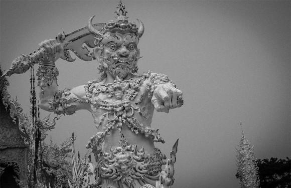 Wat Rong Khun : Le temple plus blanc que blanc Wat-Rong-Khun-Thailande temple blanc mogwaii (38)