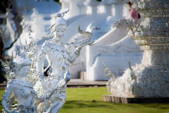 Wat Rong Khun : Le temple plus blanc que blanc Wat-Rong-Khun-Thailande temple blanc mogwaii (5)