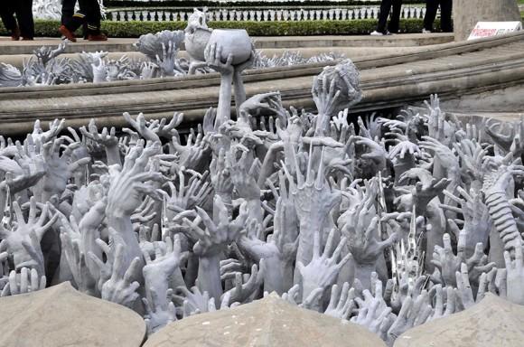 Wat Rong Khun : Le temple plus blanc que blanc Wat-Rong-Khun-Thailande temple blanc mogwaii (30)