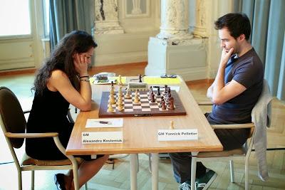 Yannick Pelletier face à Alexandra Kosteniuk © Chess & Strategy