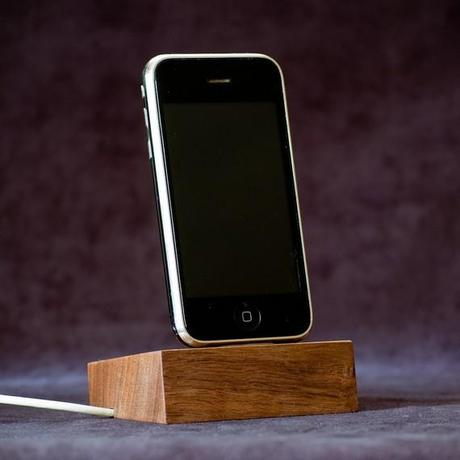 Et toi, t'as un carnet, toi ? #lundisadeuxdaliceetzaza iPhone for ever, je suis fan et accro - dock en bois dont j'ai parlé sur le blog en novembre 2013 (c) AcousticDesign