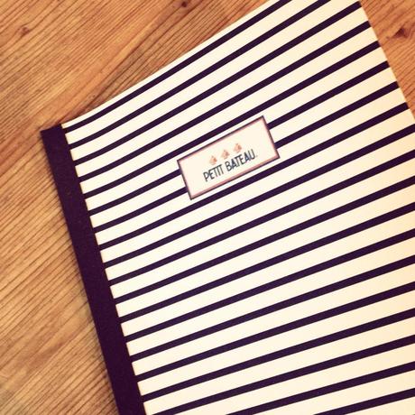 Et toi, t'as un carnet, toi ? #lundisadeuxdaliceetzaza J'avais choisi ce carnet là en début d'année, mais il est à peine entamé alors qu'on est en octobre... (c) D'Une île à Paris