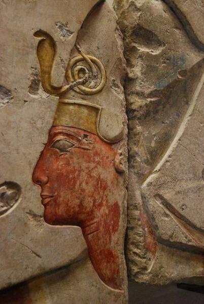 Detail-d-un-relief-d-Abydos-celui-du-fils-du-pharaon-Seth.jpg
