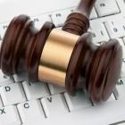 Symbole de la juridiction et du droit par internet