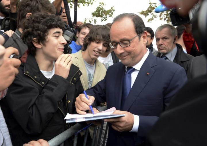 François Hollande signe un mot d'absence pour un lycéen