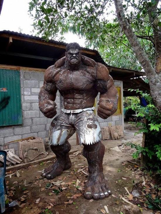 Hulk en écrous et boulons rouillés