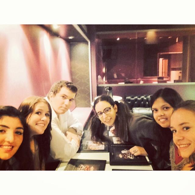 Hier #soir sortie entre €amie sur #Paris et #thetime chez #haagenDazs ! #Amie #chéri #soir #soiree #supersoirée #sucrée #lesoir 
Made with @nocrop_rc #rcnocrop @Häagen-Dazs Avenue des Champs Elysées, Paris