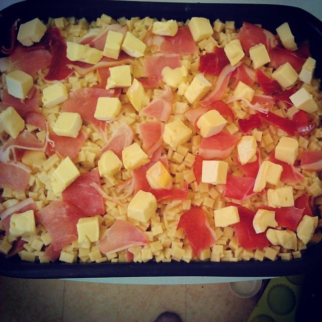 À votre avis ont #mangent quoi ce #soir ? #Devinette #platdusoir #surprise #crozet #jamboncru #reblochondesavoie #fromage #pâte @chez moi �