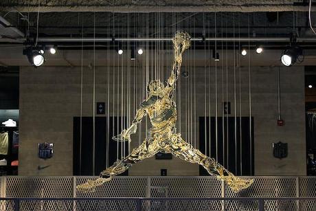 Le logo Air Jordan en basket plaquées or à Chicago