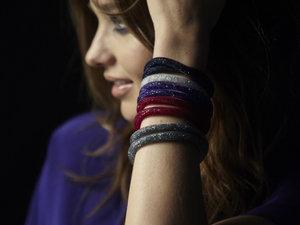Miranda Kerr pour les bracelets Stardust de Swarovski !
