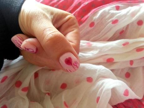 Rose sur mes ongles