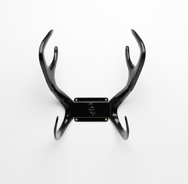 reindeer_black-swan-600x587