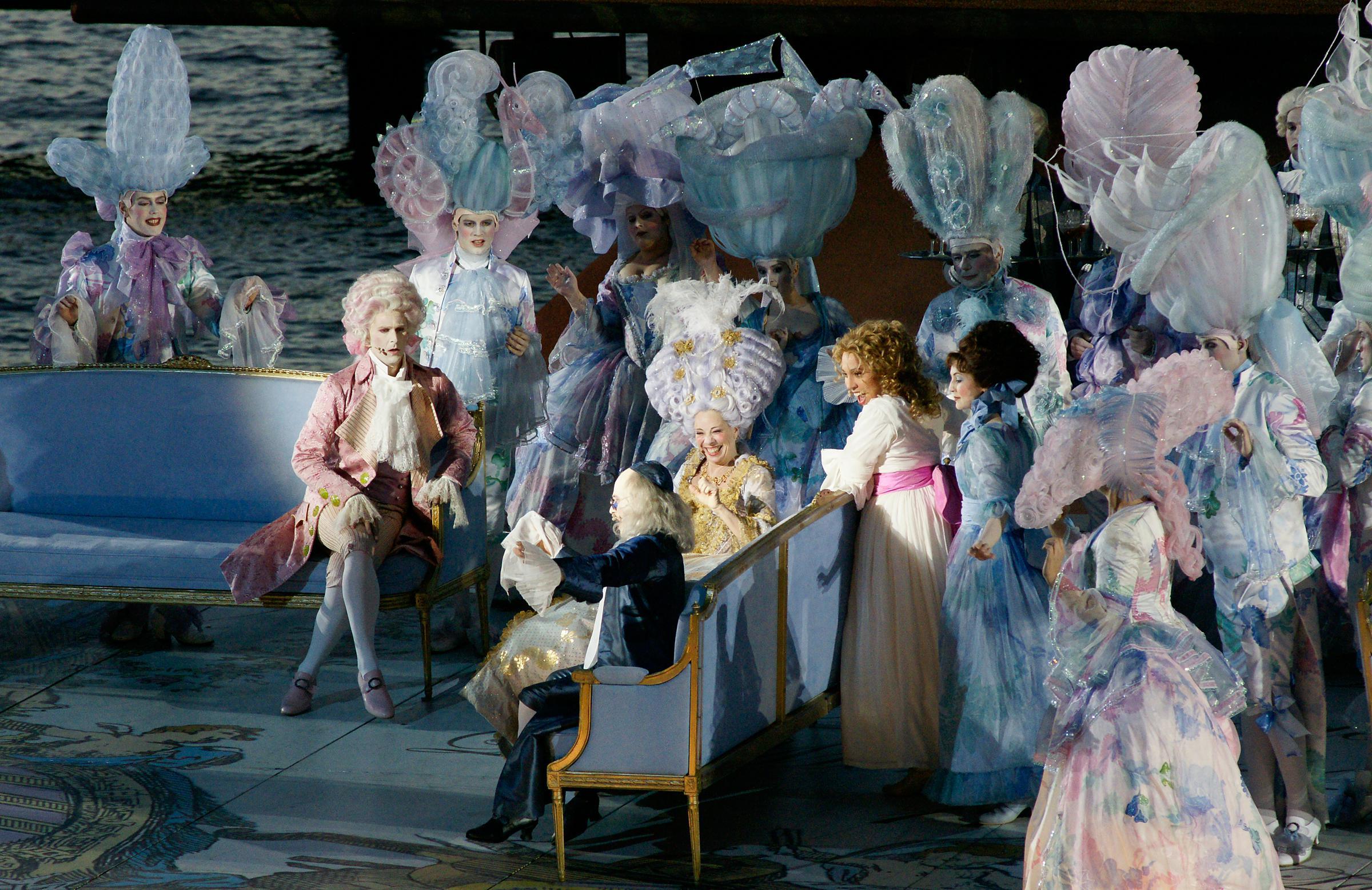 Bregenz: grande vente de costumes et d'accessoires de la Flûte enchantée