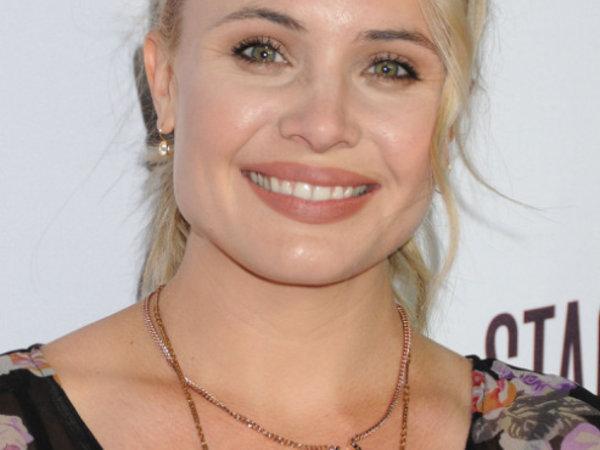 Leah Pipes : Evénement Vevo