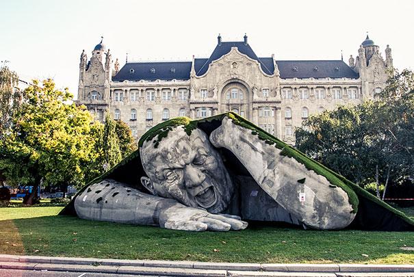 La superbe sculpture Popped Up de l'artiste Hervé Loránth Ervin 
