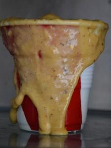 premier mug cake sur assiettes et gourmandises, essai dans une tasse capuccino Revol drapeau italien
