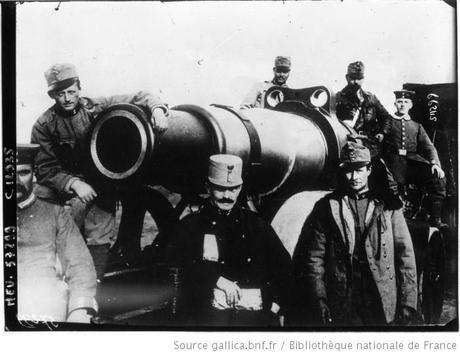 Un canon autrichien de 305 : [photographie de presse] / Agence Meurisse - source Gallica-BNF