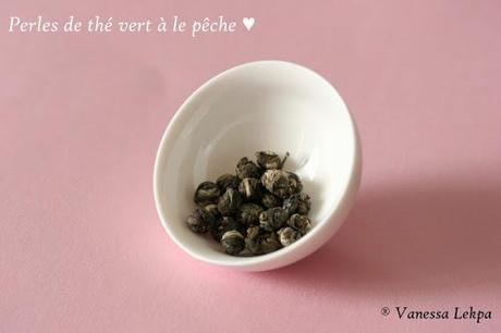 dégustation de thé perles de thé vert de chine aromatisé à la pêche thé calin gaiwan et mini théière en verre et porcelaine  Vanessa Lekpa haiku