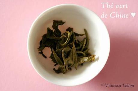cérémonie du thé et dégustation de thé vert oolong photographie jeunes pousse thé vert gaiwan mini théière en verre et porcelaine vanessa lekpa blog spécialisé dans le thé 