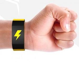 Pavlok est un bracelet connecté qui vous oblige à respecter vos objectifs, sous peine de vous envoyer une décharge électrique. 