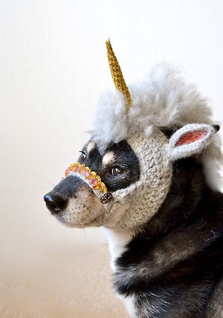 Masque licorne en crochet par Hiroko Fukatsu unicorndog02