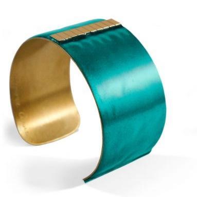 bracelet manchette rigide personnalisable par choix de la couleur, largeur et type de gravure