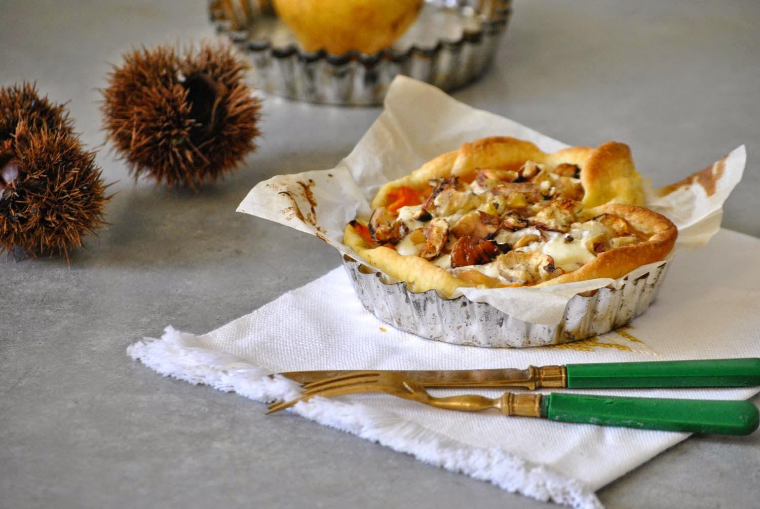 Tartelettes potimarron & poire, crème de chèvre et brisures de châtaignes grillées