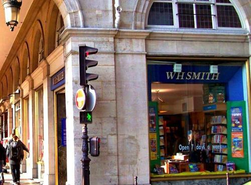 librairies-parisiennes-wh-smith-L-WPR2qF
