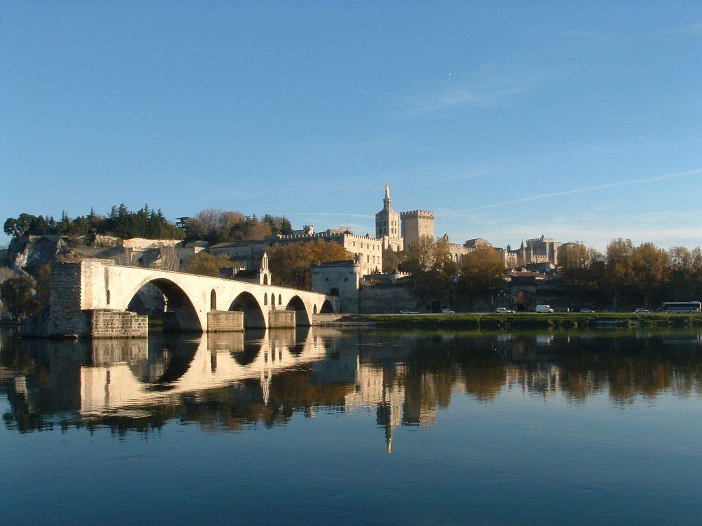 Pont dAvignon rocher des Doms palais des papes Avignon, une ville au patrimoine incontournable.