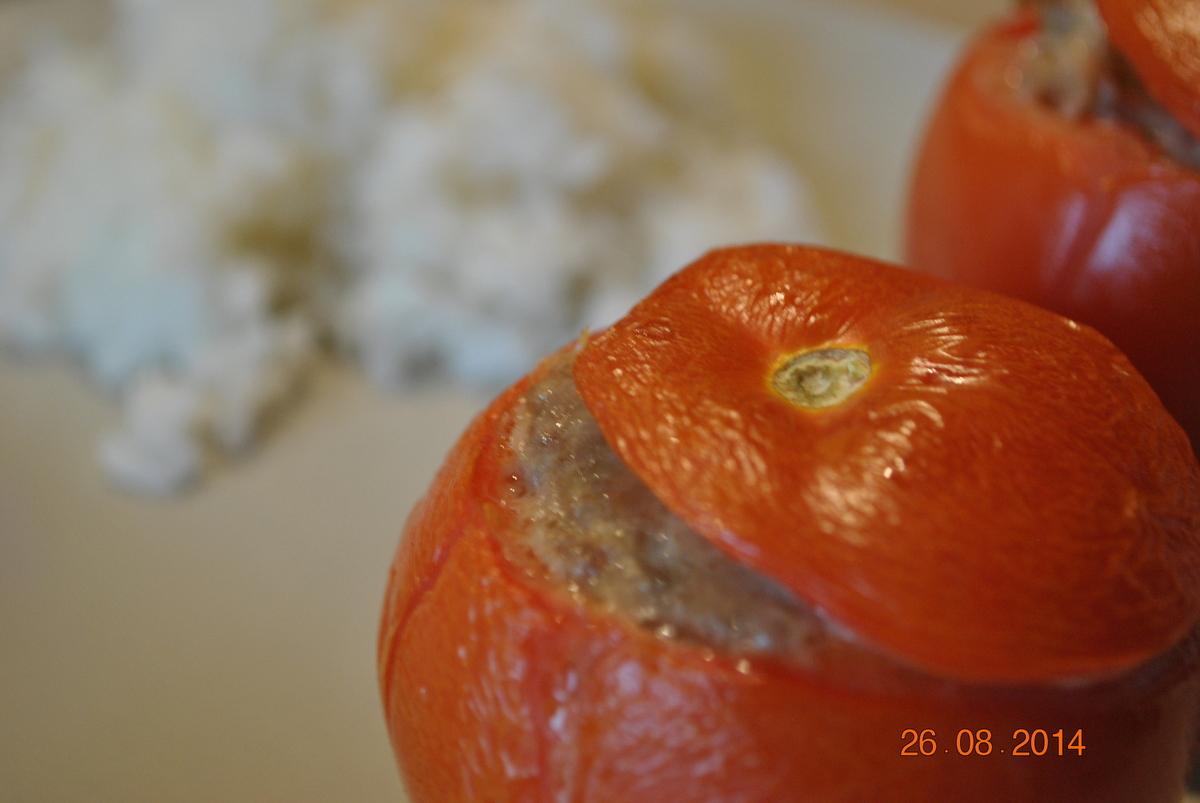 Tomates farcies a la viande hachée et au raifort